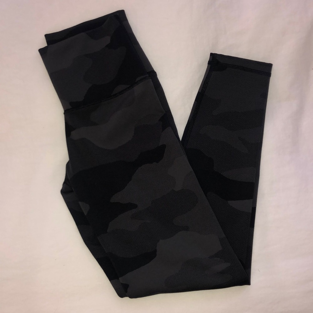 Aerie ChillPlayMove Camo Leggings Size M